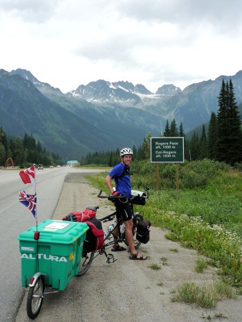 Same trailer, different bike. Carrying ShelterBox used to promote disaster relief charity of the same name