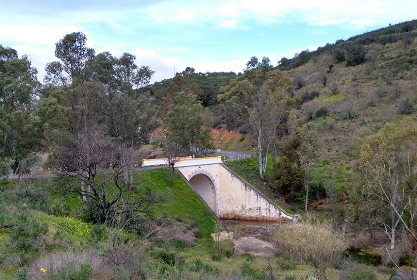 Looking back at the bottom of the last hill before Azinhal